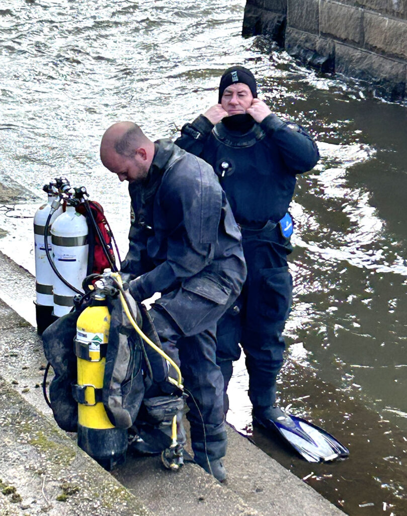 Beneath the Surface dive team search for lost pocket bully Blu in the River Trent Nottingham